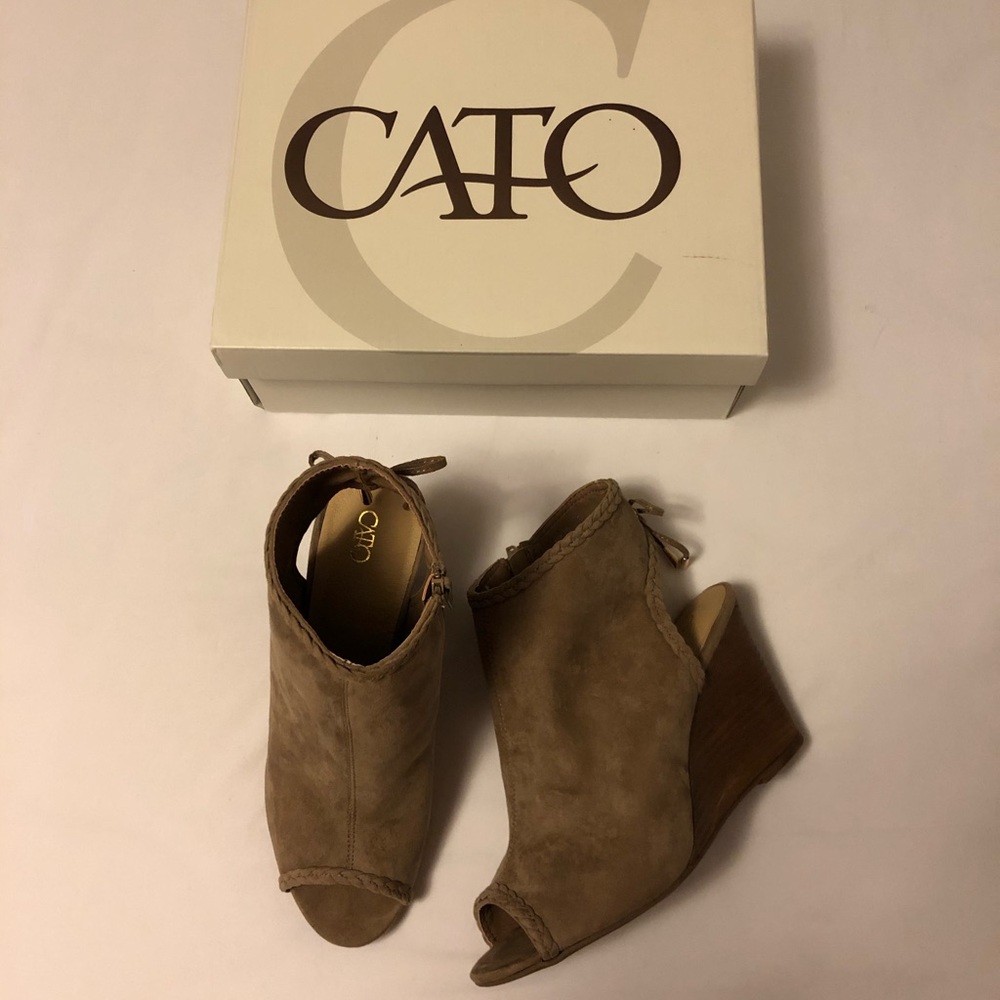 Cato open toe wedge booties. Creamy gray. Size 11.